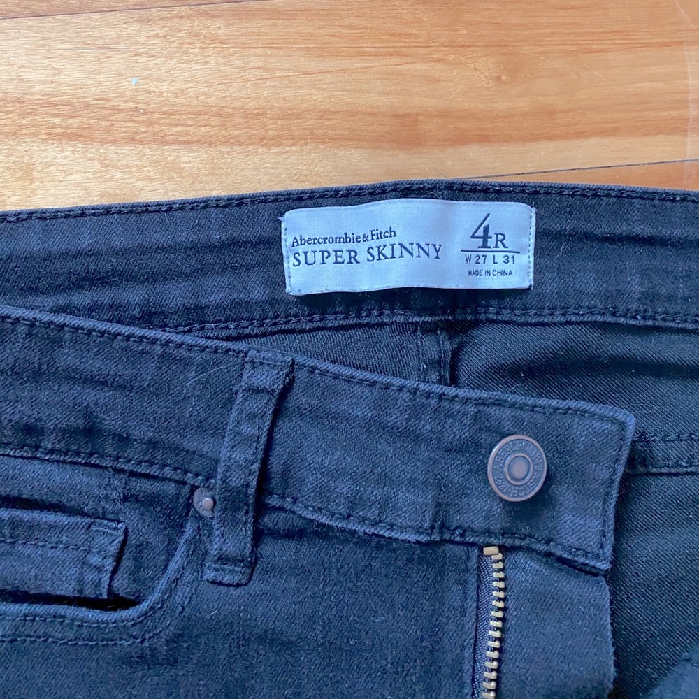 Black basic skinny jeans